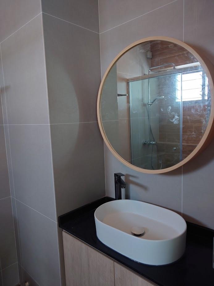 Scandinavian Bathroom with Mirror and Bathtub