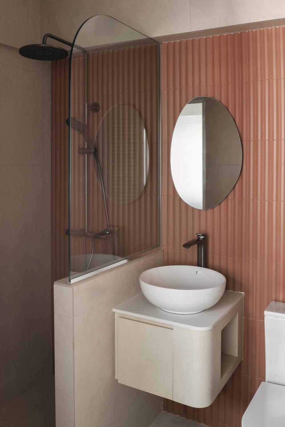 Contemporary Bathroom with Mirror and Rainshower