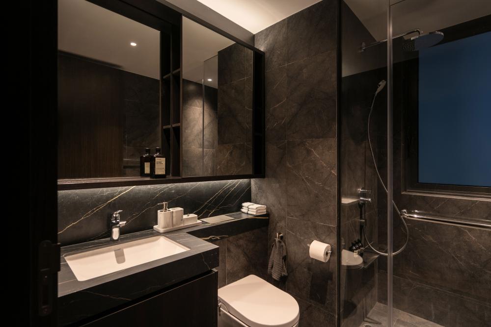 Contemporary Bathroom with Countertop and Vinyl Flooring