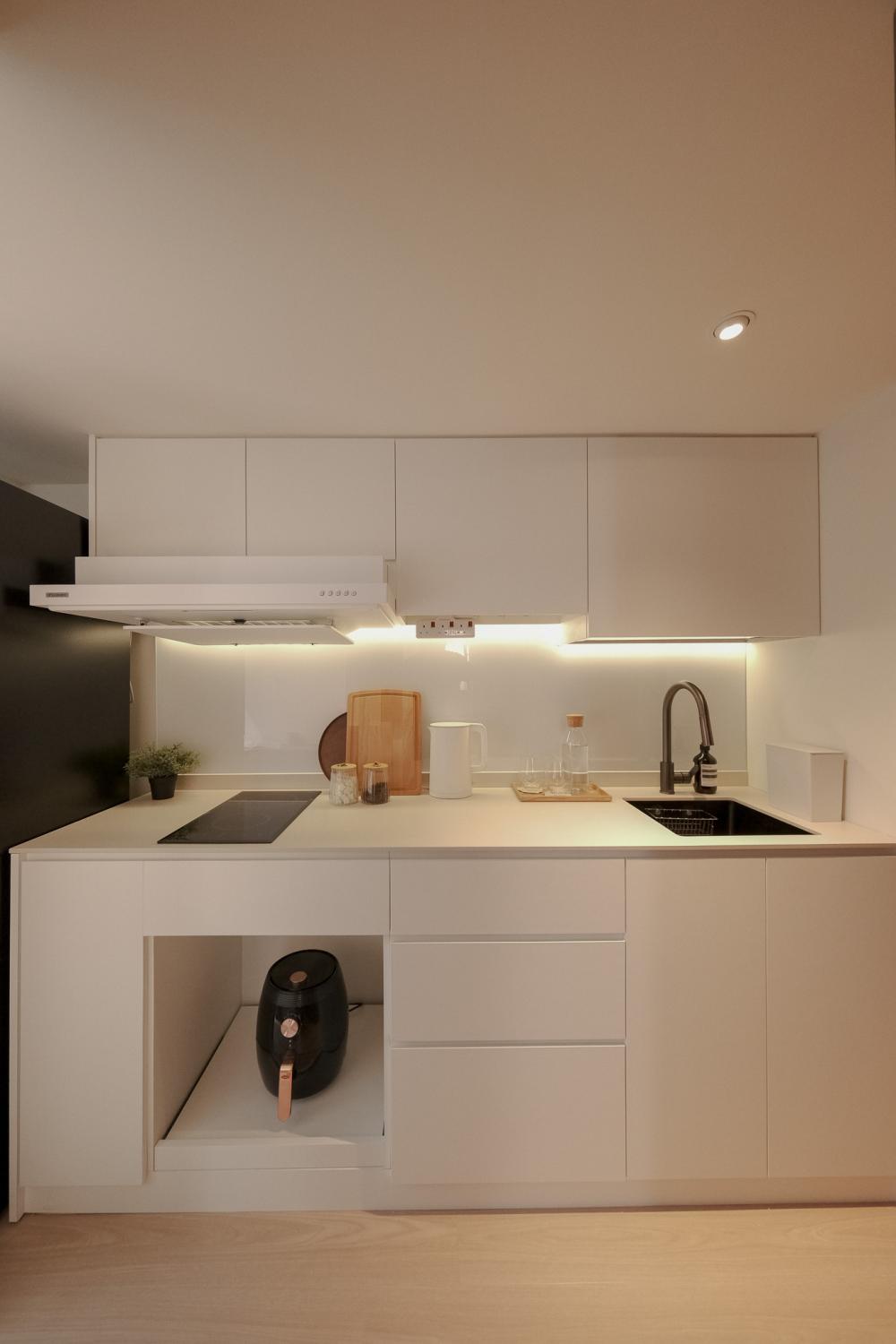 Minimalist Kitchen with Vinyl Flooring and Cement Floor