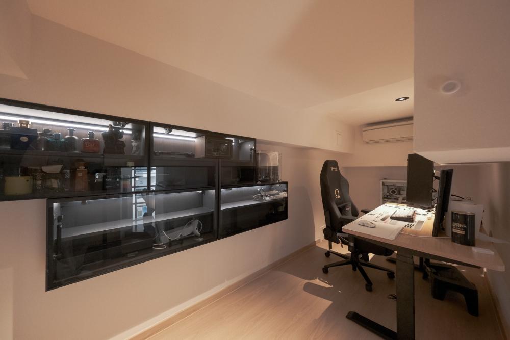 Minimalist Home Office with Bookshelf and Desk