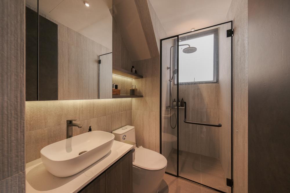 Minimalist Bathroom with Mirror and Mosaic