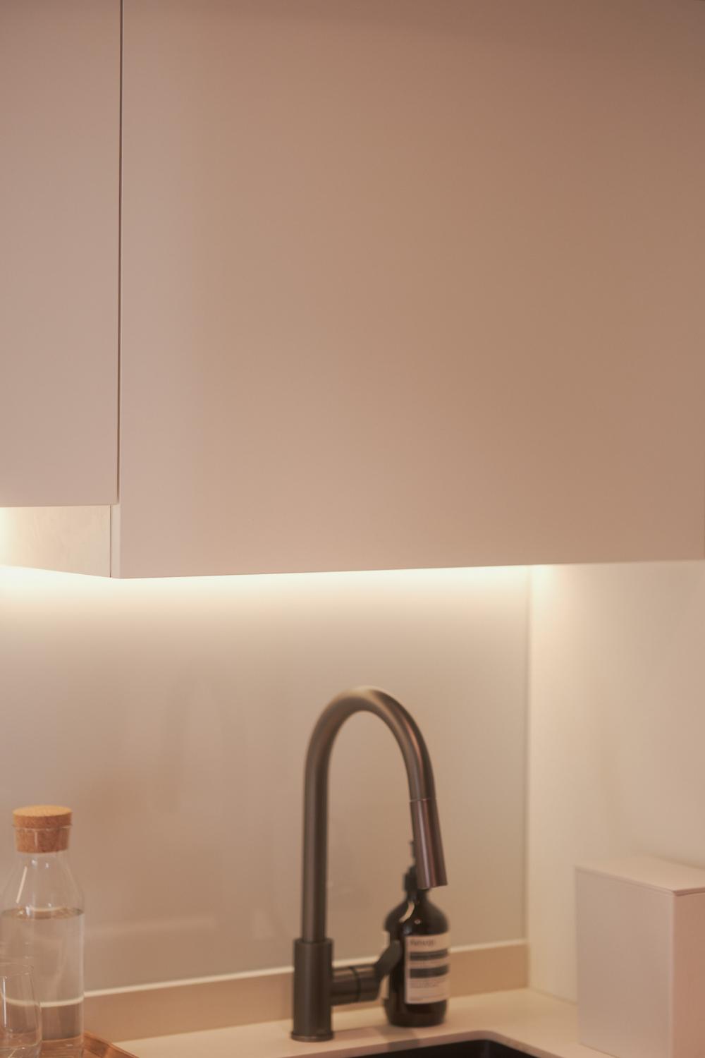 Minimalist Kitchen with Parquet Floor and Granite Floor