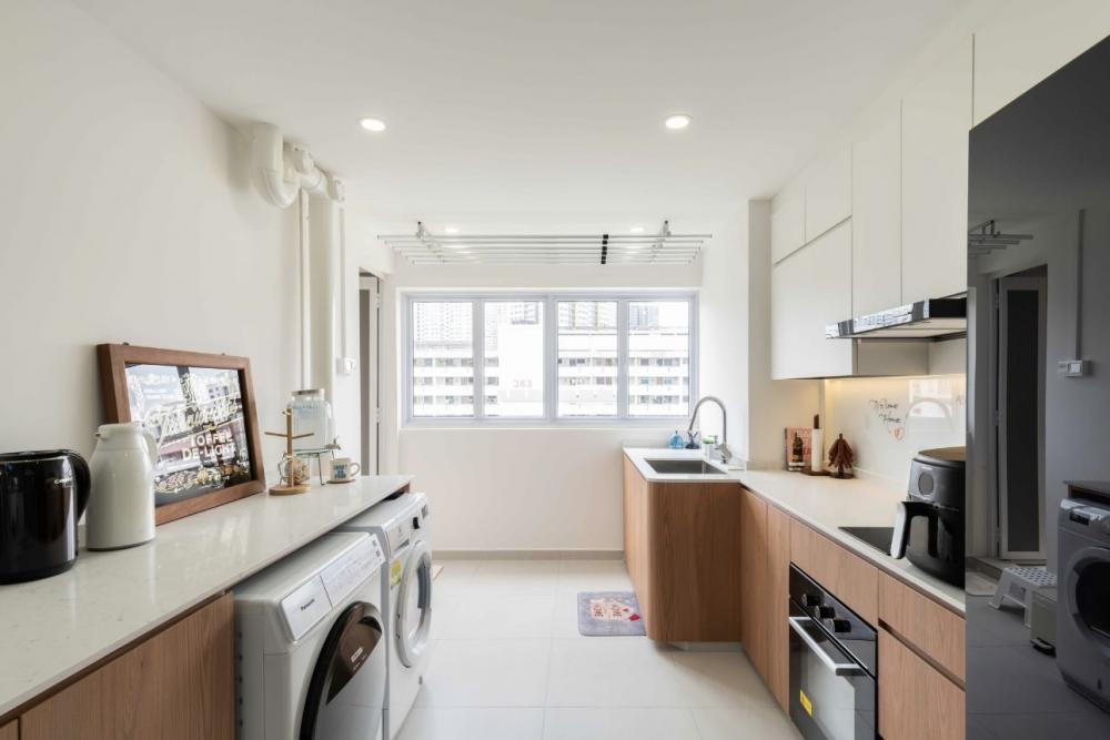 Modern Kitchen with Homogeneous Tiles and Cupboard