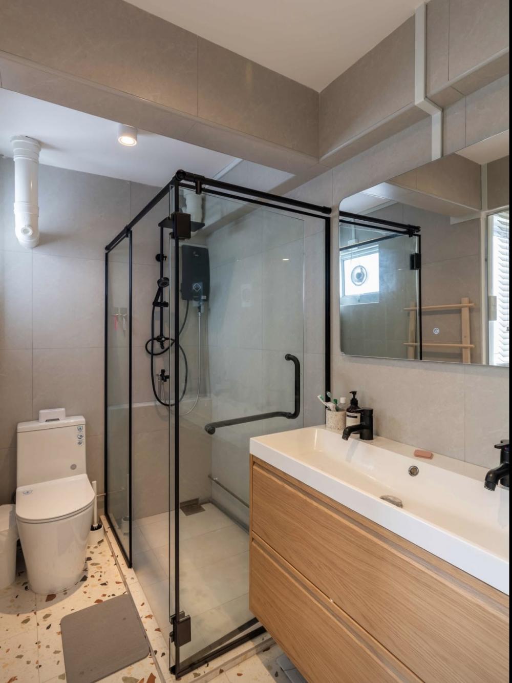 Modern Bathroom with Homogeneous Tiles and Mirror