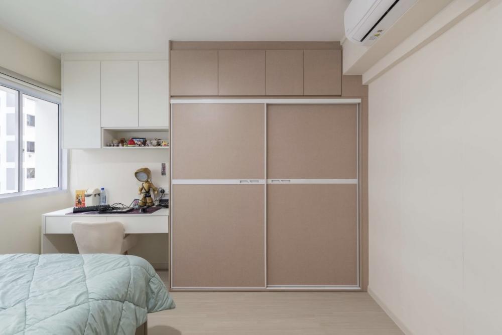 Modern Bedroom with Vinyl Flooring and Wardrobe