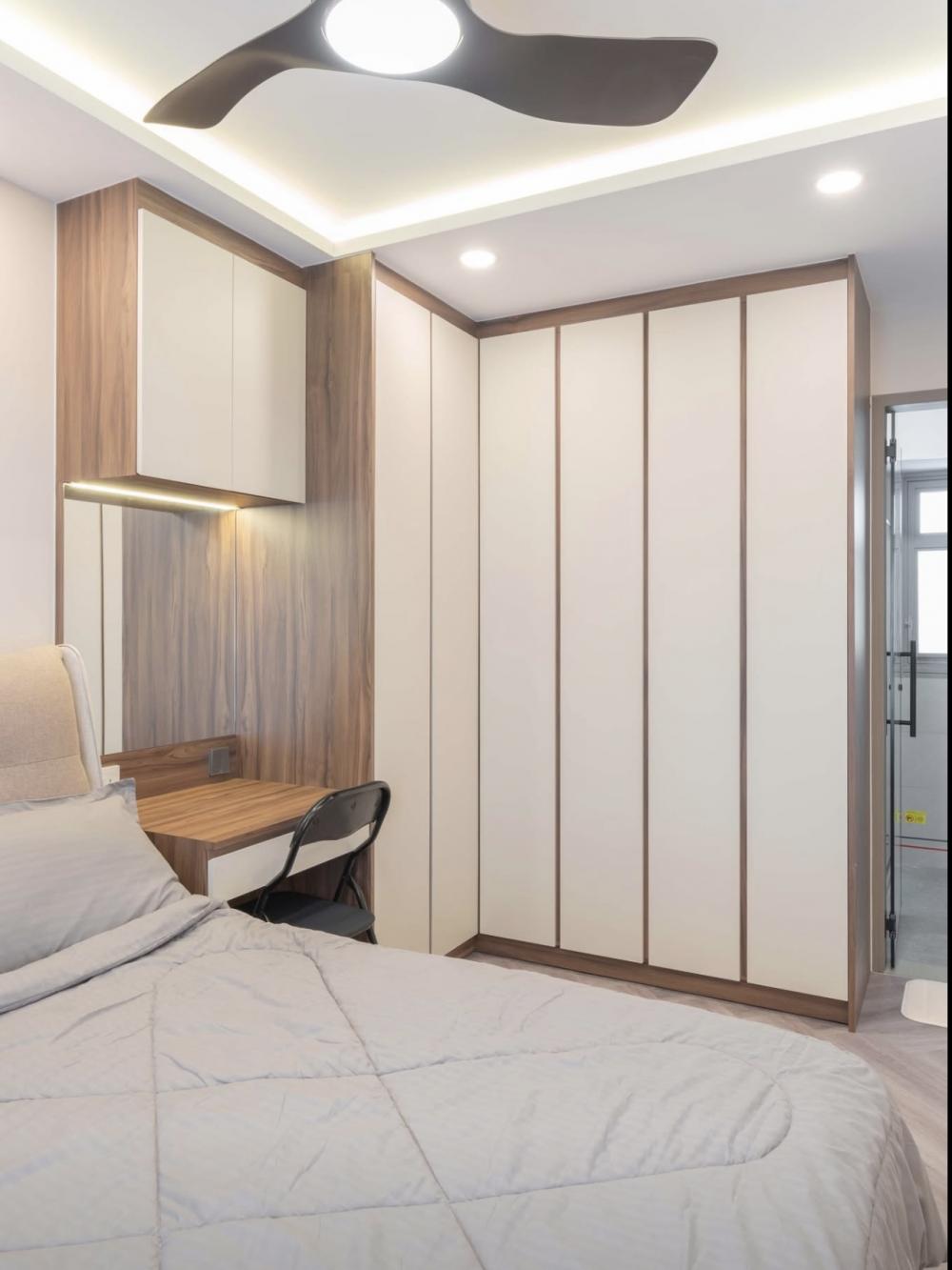 Vintage Bedroom with Vinyl Flooring and Cove Lighting