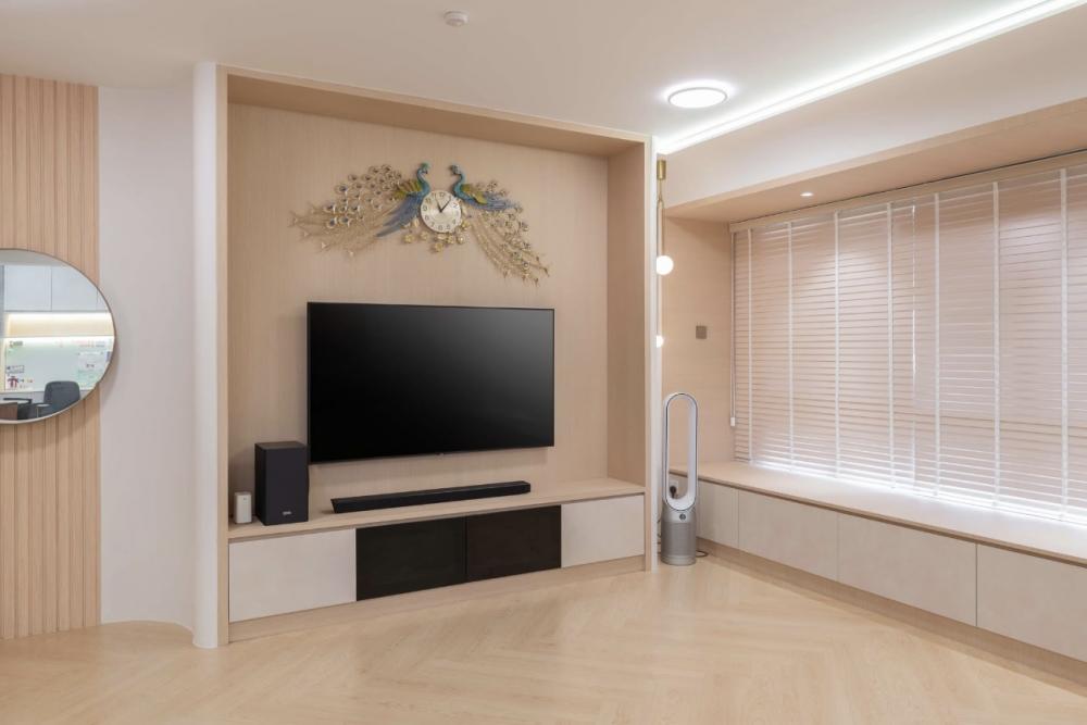 Asian Living Room with Settee and Vinyl Flooring