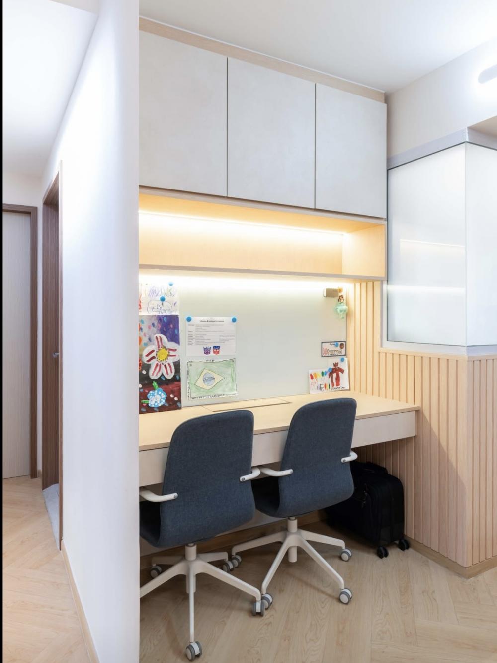 Asian Home Office with Bookshelf and Desk