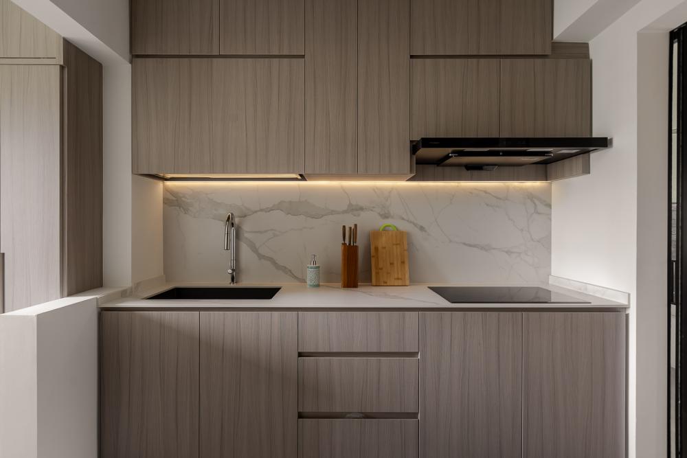 Modern Kitchen with Countertop and Homogeneous Tiles