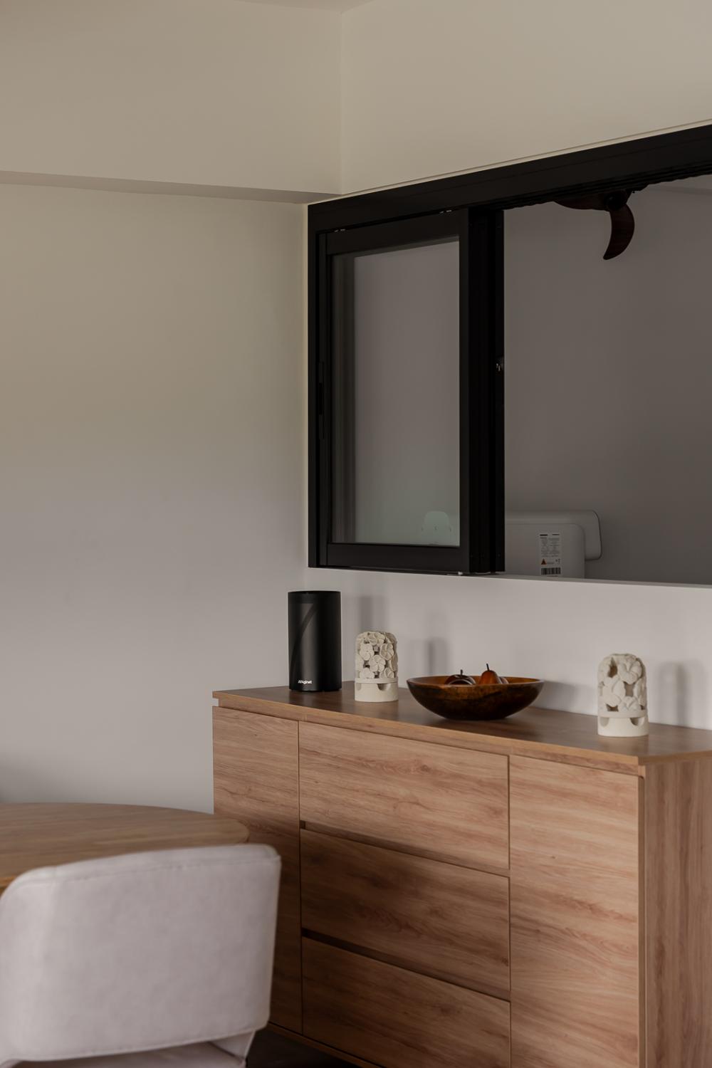 Modern Dining Room with Dining Table and Console Table