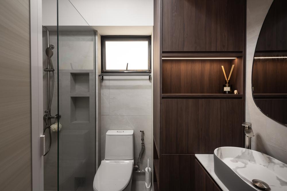 Modern Bathroom with Countertop and Homogeneous Tiles
