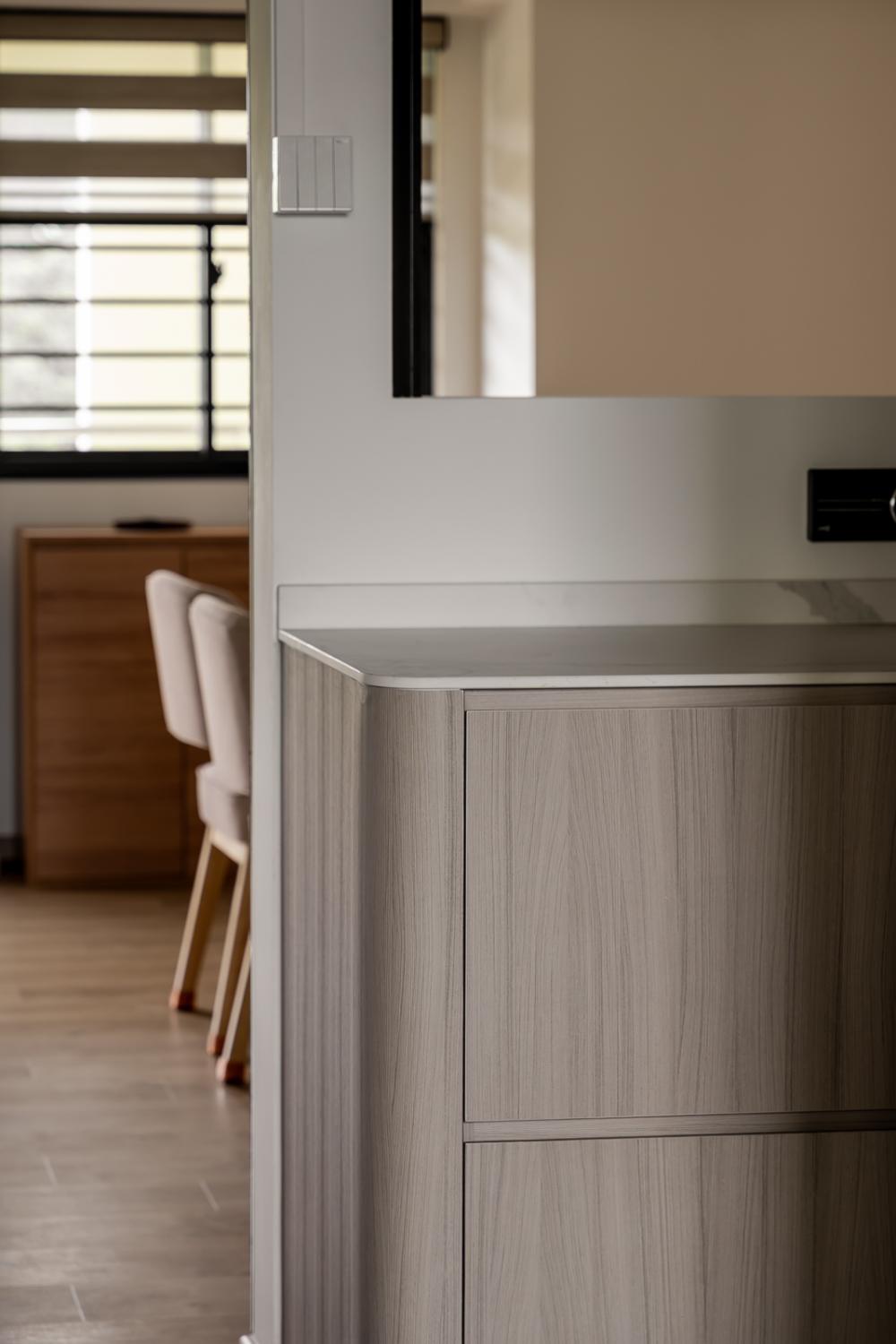 Modern Kitchen with Countertop and Homogeneous Tiles
