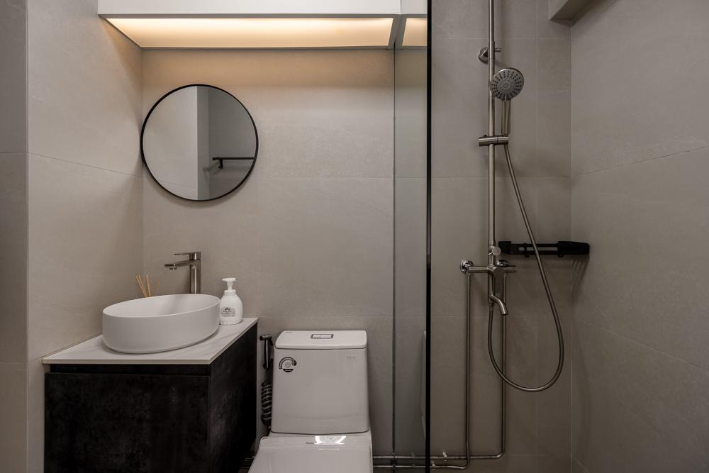 Modern Bathroom with Countertop and Homogeneous Tiles