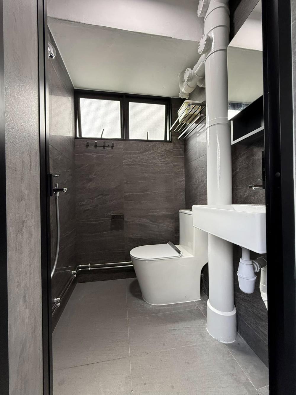 Modern Bathroom with Homogeneous Tiles and Mirror