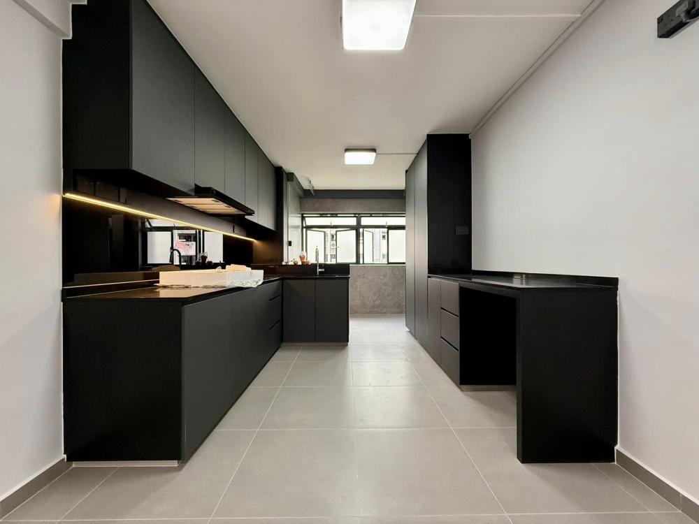 Modern Kitchen with Countertop and Homogeneous Tiles