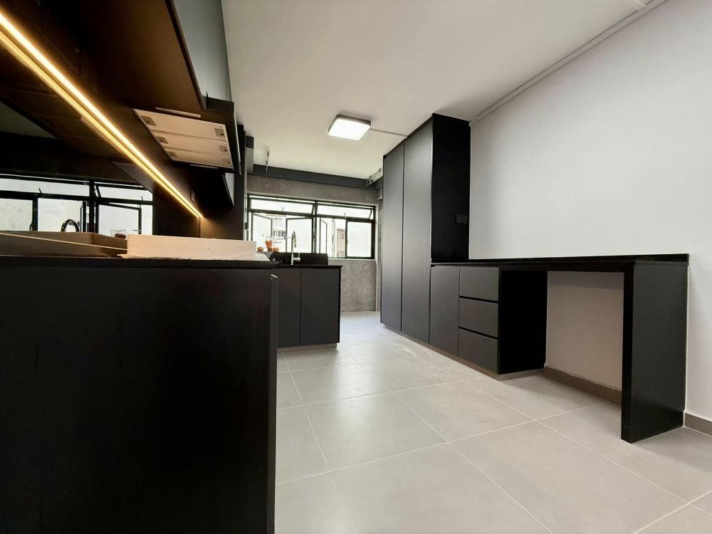 Modern Kitchen with Countertop and Homogeneous Tiles