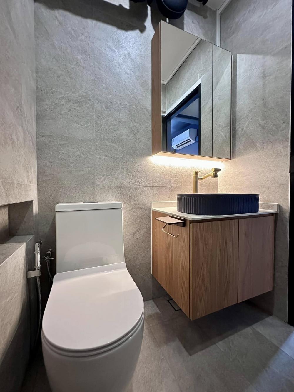 Scandinavian Bathroom with Homogeneous Tiles and Mirror