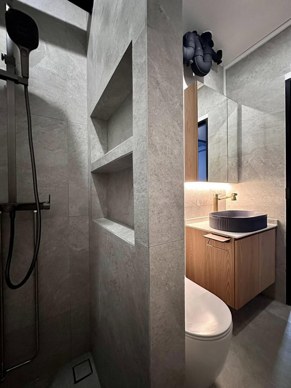 Scandinavian Bathroom with Homogeneous Tiles and Mirror