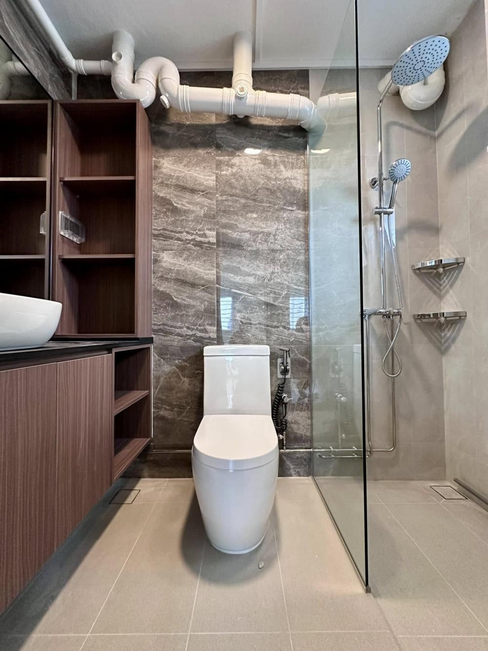 Scandinavian Bathroom with Homogeneous Tiles and Mirror