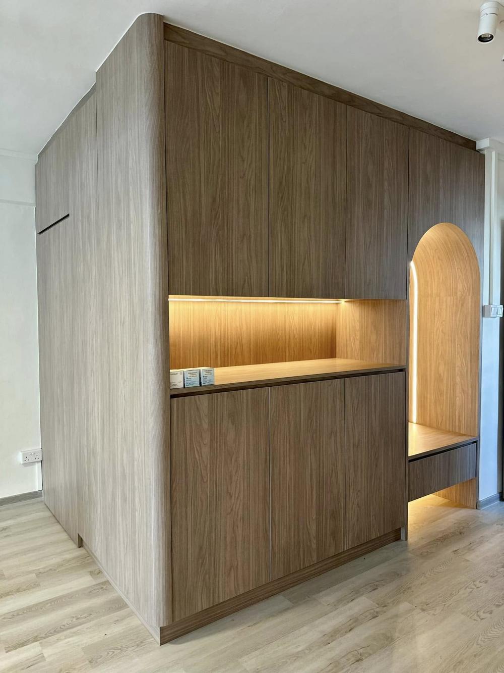 Scandinavian Entryway with Mirror and Seating Bench