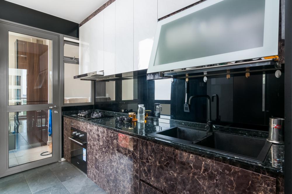 Contemporary Kitchen with Countertop and Homogeneous Tiles
