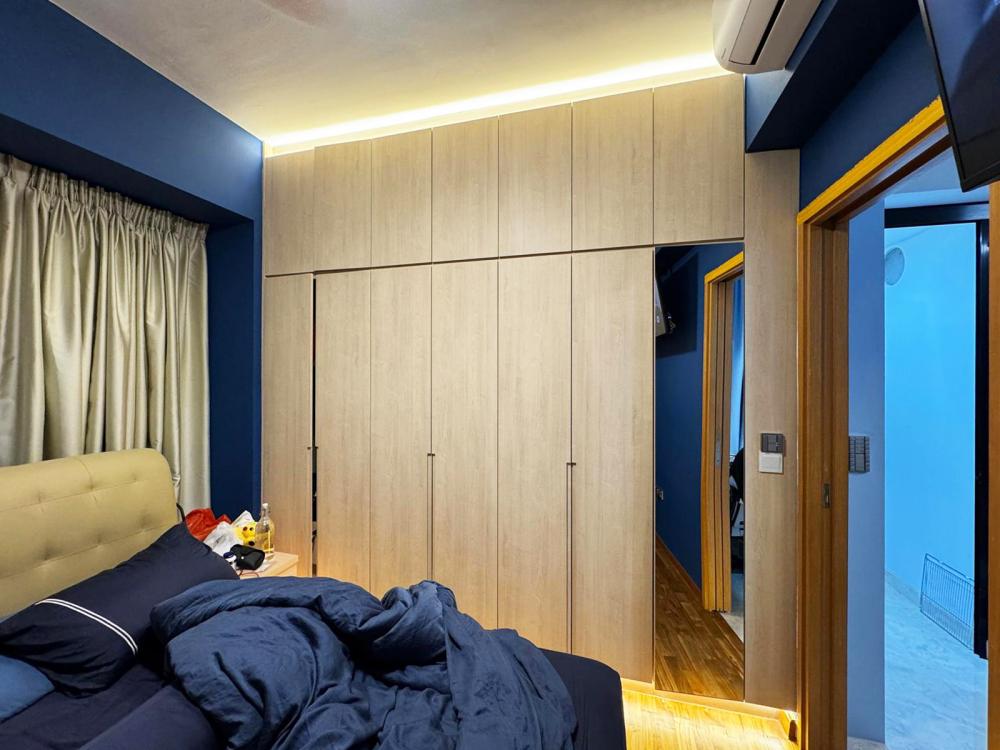 Scandinavian Bedroom with Vinyl Flooring and Ceiling Light