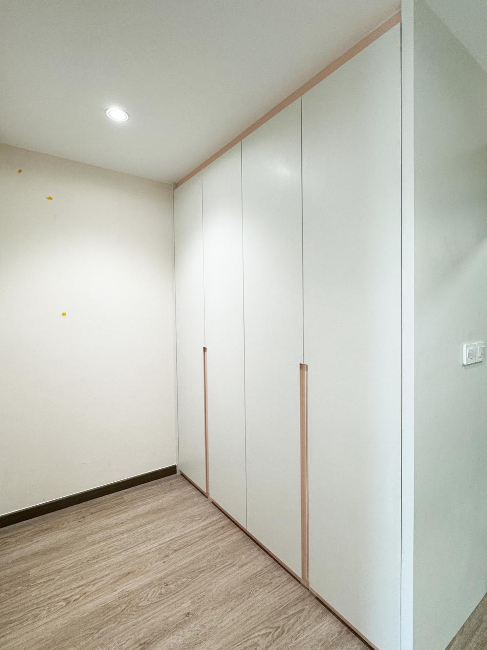 Minimalist Bedroom with Vinyl Flooring and Drop Light