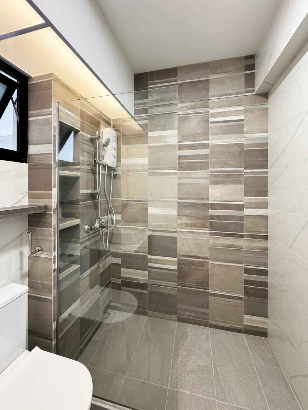 Minimalist Bathroom with Mirror and Mosaic