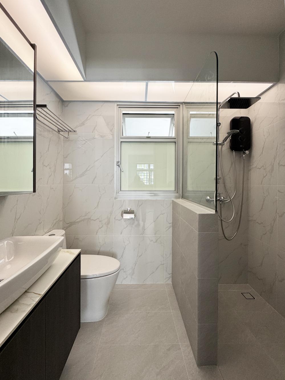 Modern Bathroom with Countertop and Marble Floor