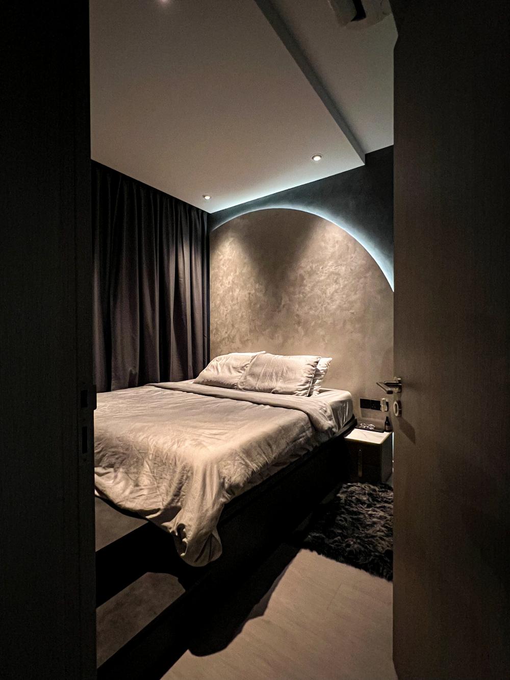 Modern Bedroom with Platform Bed and Feature Wall