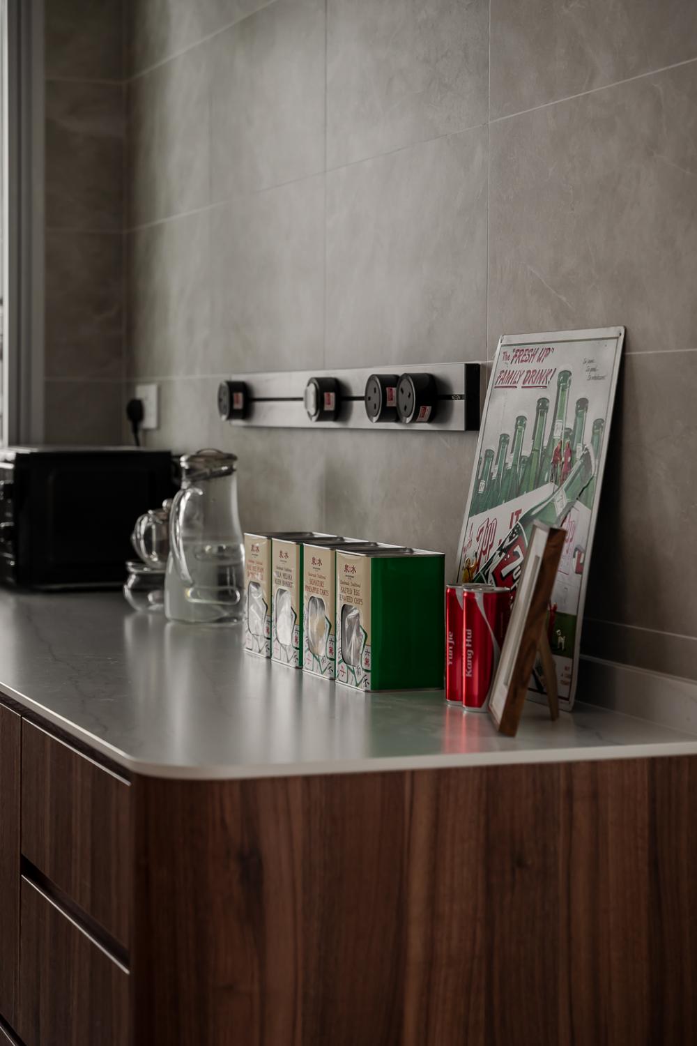 Modern Kitchen with Countertop and Homogeneous Tiles