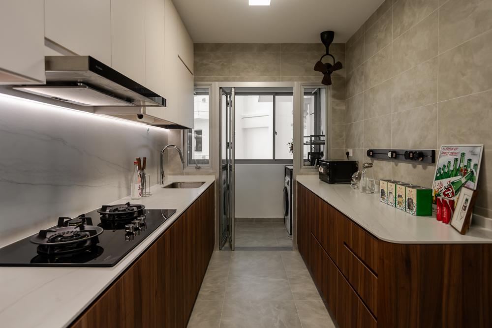 Modern Kitchen with Countertop and Homogeneous Tiles