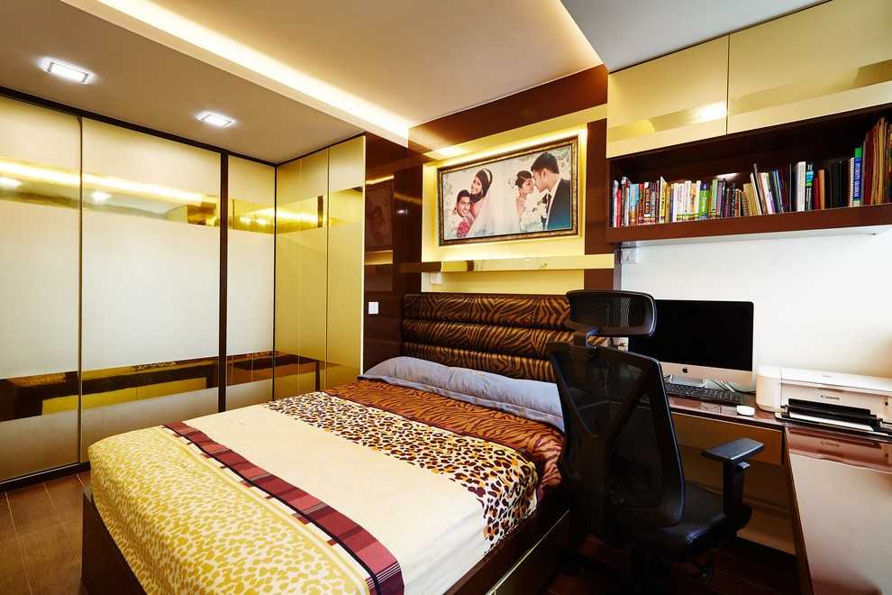 Contemporary Bedroom with Vinyl Flooring and Homogeneous Tiles