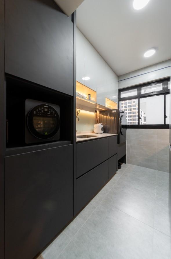 Contemporary Kitchen with Countertop and Kitchen Backsplash