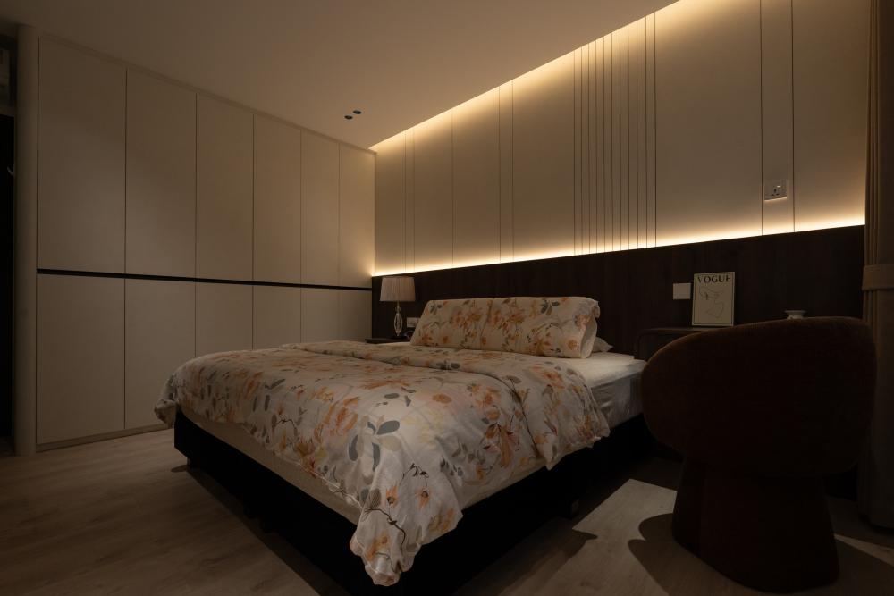 Contemporary Bedroom with Wardrobe and Flooring