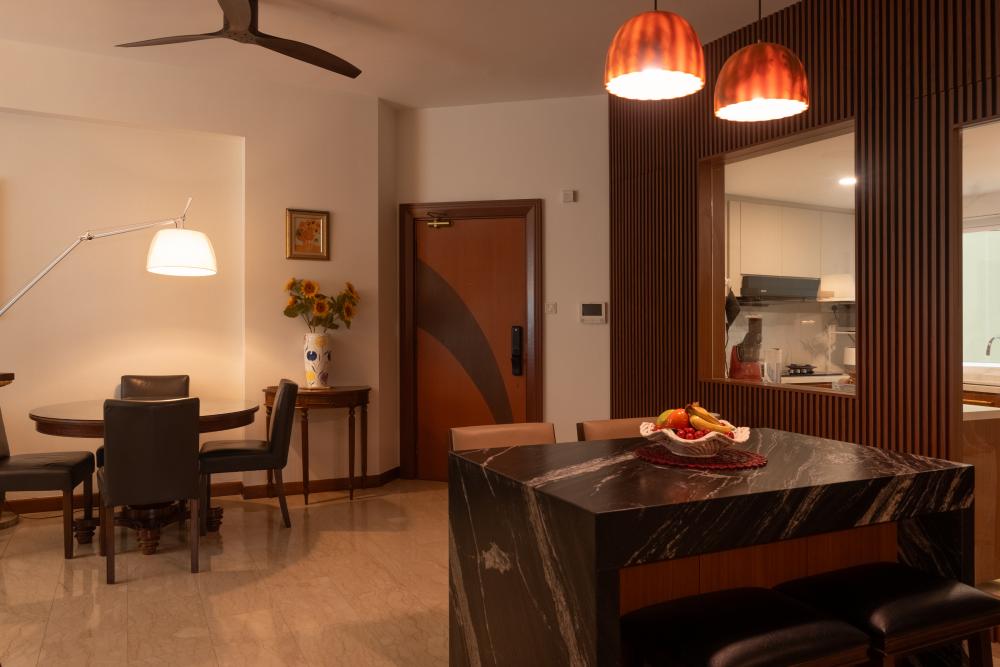 Contemporary Dining Room with Dining Table and Dining Chairs