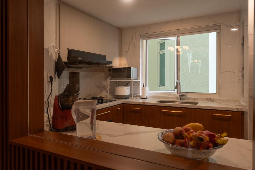 Contemporary Kitchen with Homogeneous Tiles and Kitchen Window