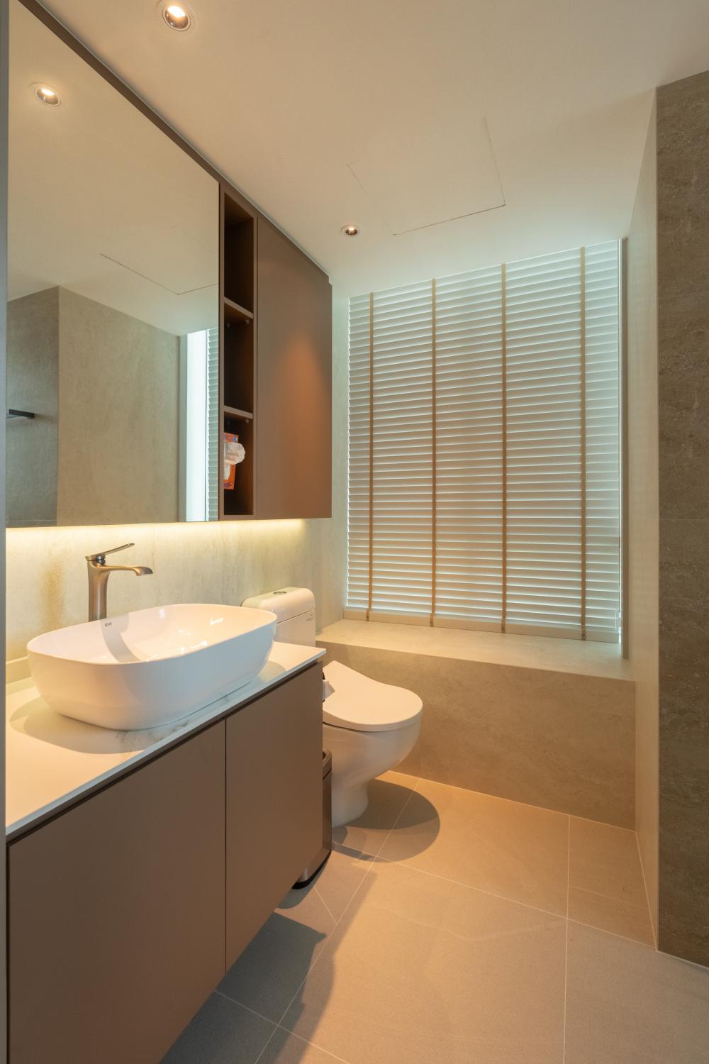 Modern Bathroom with Mirror and Laundry Baskets