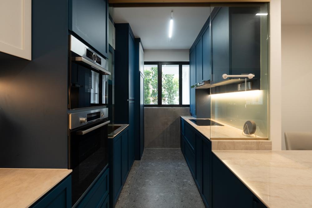 Contemporary Kitchen with Homogeneous Tiles and Herringbone Tiling