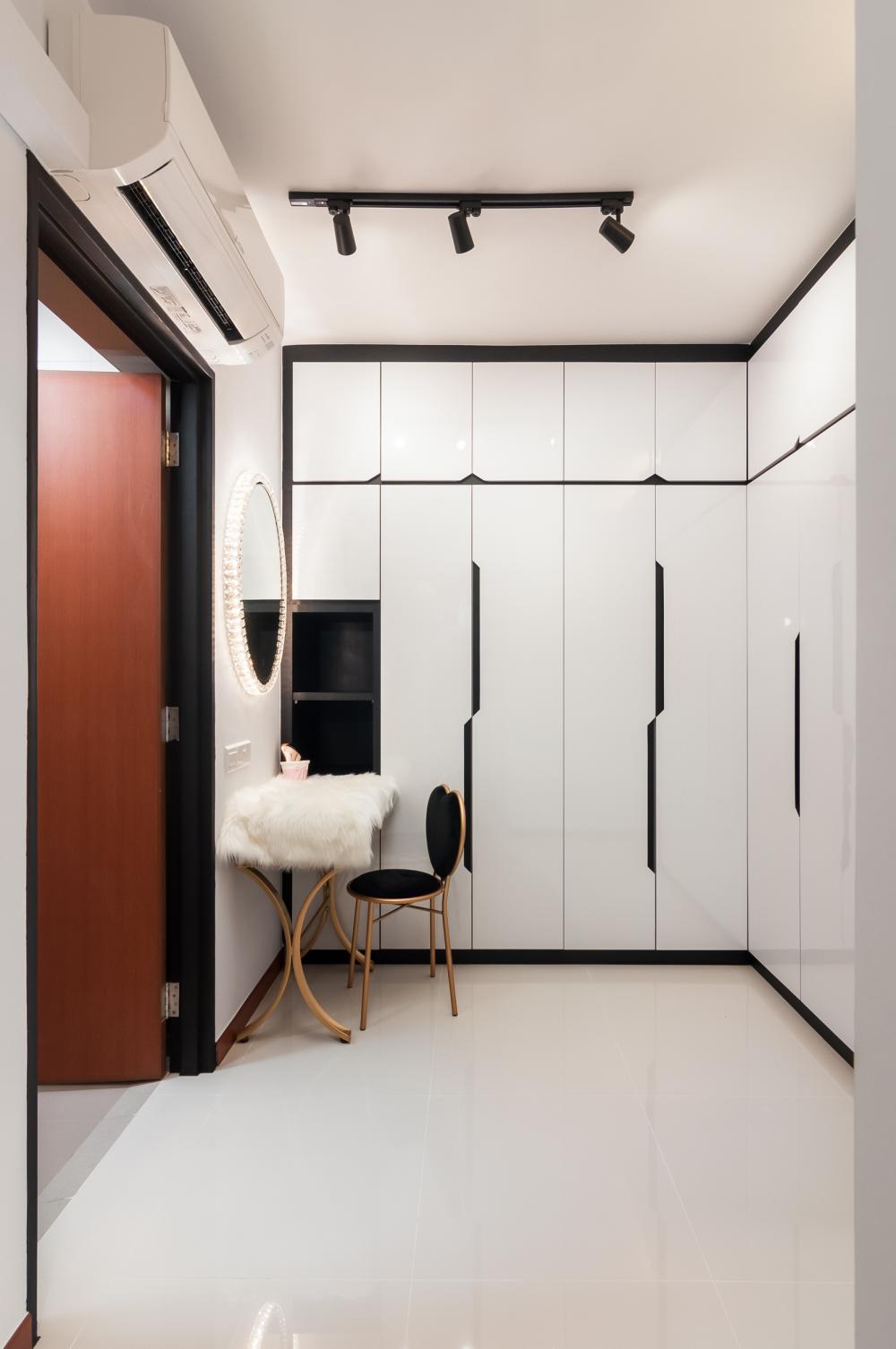 Country Walk-in Wardrobe with Mirror and Wardrobe