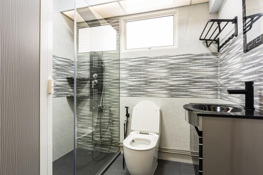 Asian Bathroom with Countertop and Homogeneous Tiles