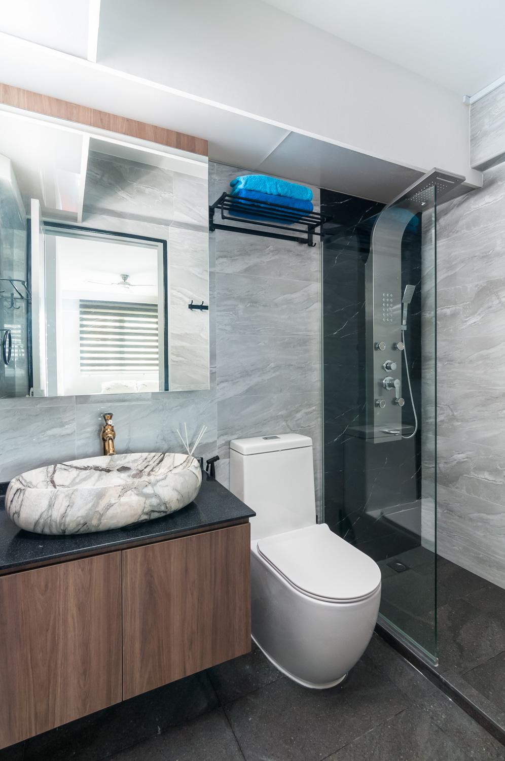 Eclectic Bathroom with Countertop and Homogeneous Tiles