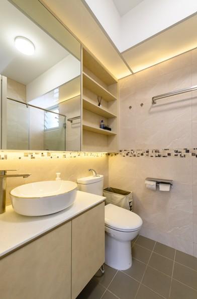 Industrial Bathroom with Countertop and Homogeneous Tiles