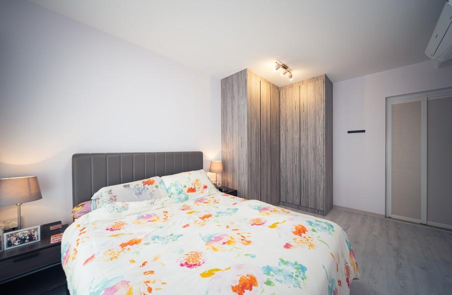 Scandinavian Bedroom with Vinyl Flooring and Wardrobe