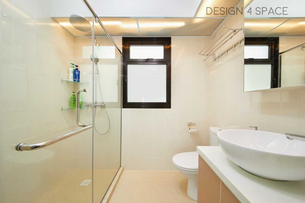 Modern Bathroom with Homogeneous Tiles and Mirror
