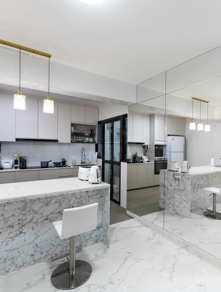 Modern Kitchen with Countertop and Homogeneous Tiles