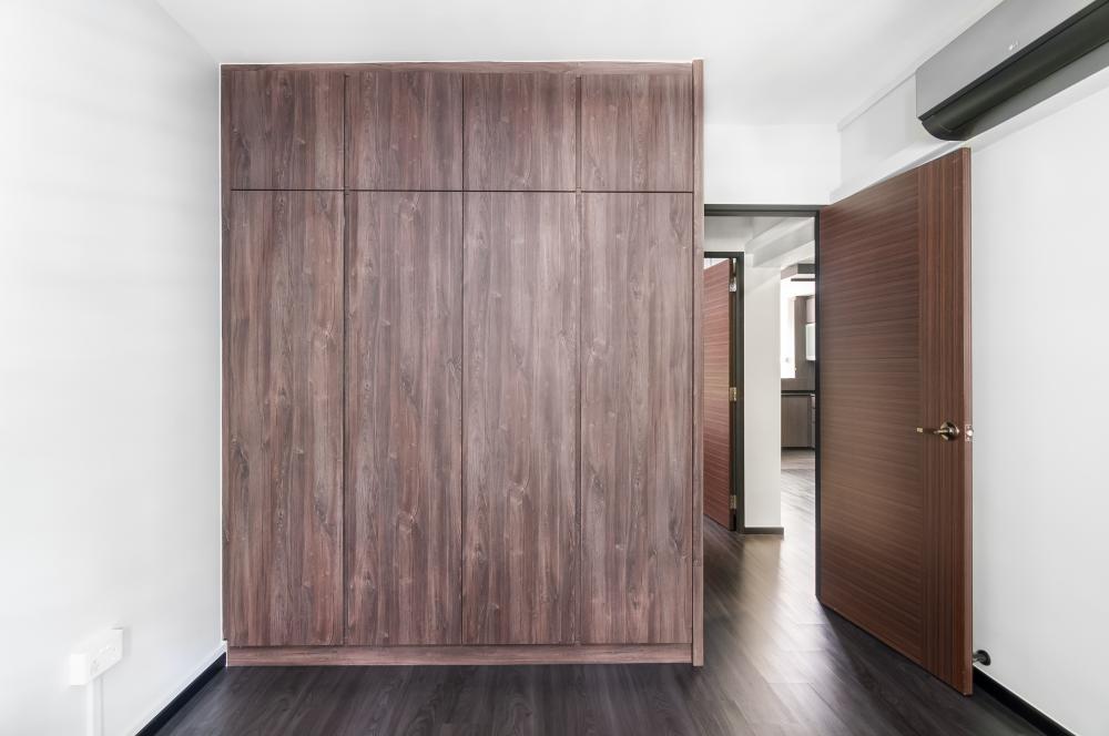 Contemporary Bedroom with Vinyl Flooring and Wardrobe