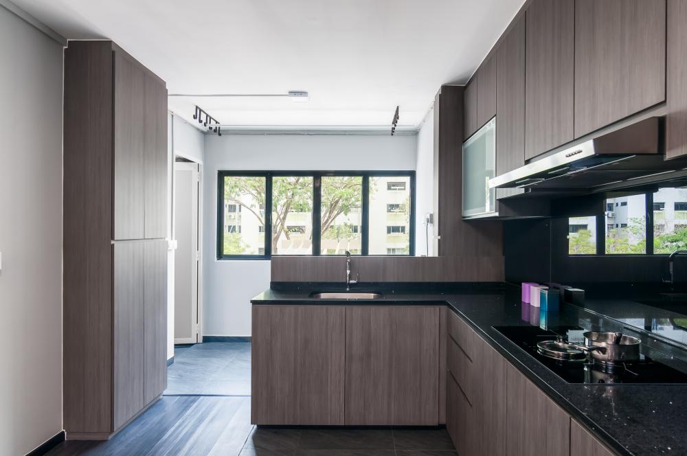 Contemporary Kitchen with Vinyl Flooring and Kitchen Island