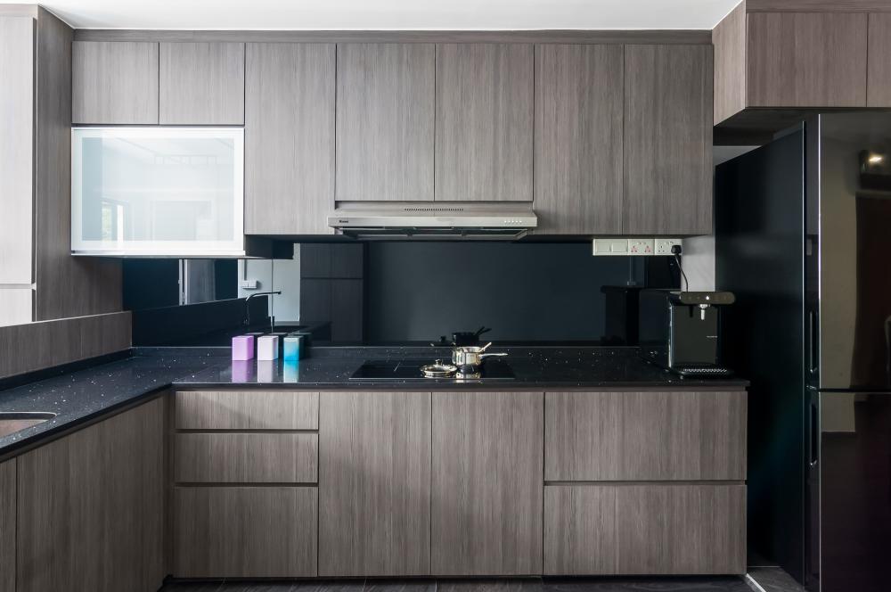 Contemporary Kitchen with Countertop and Kitchen Island